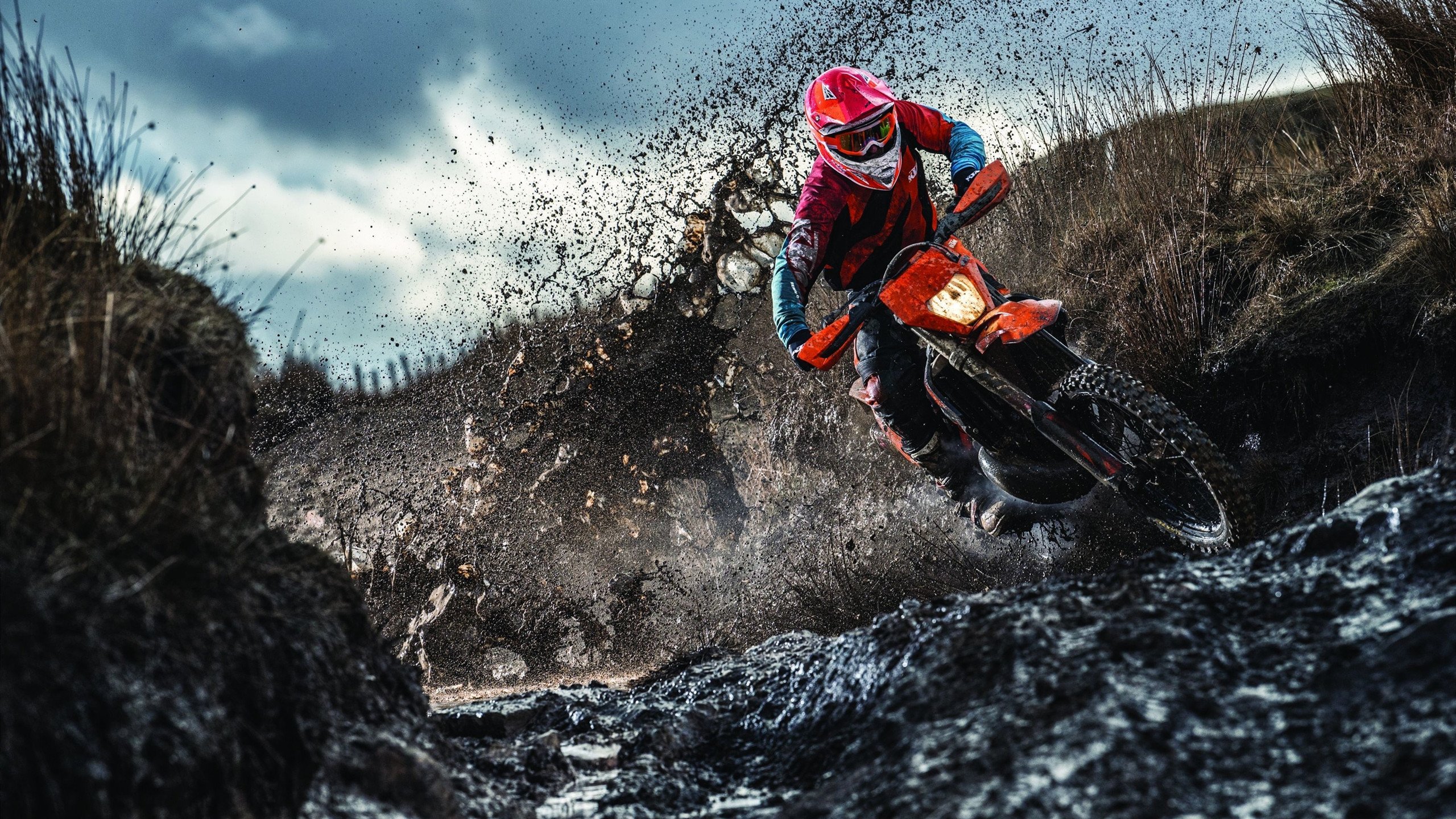 JackeyLove在中国队比赛中最后时刻胜出，重返赛场引发热议！引发球迷热议